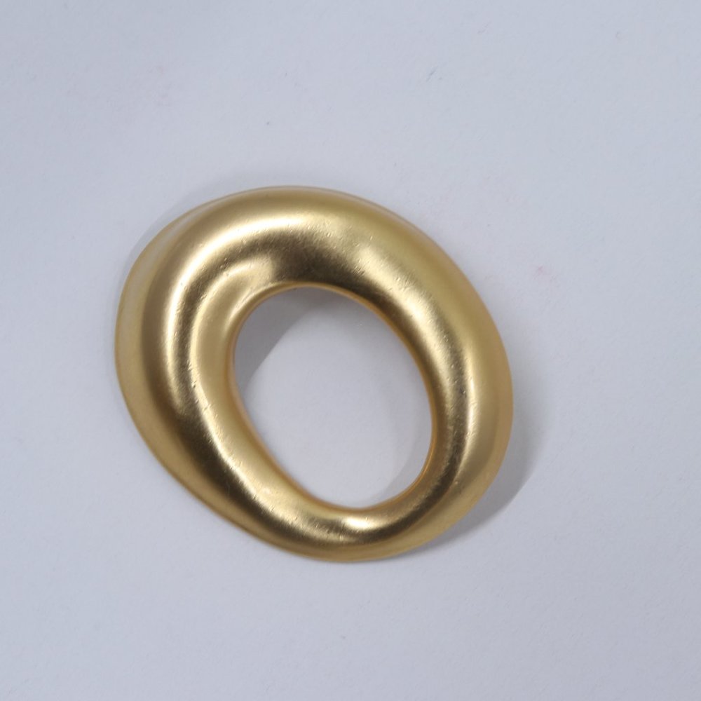 Vintage Gold tone oval Brooch
